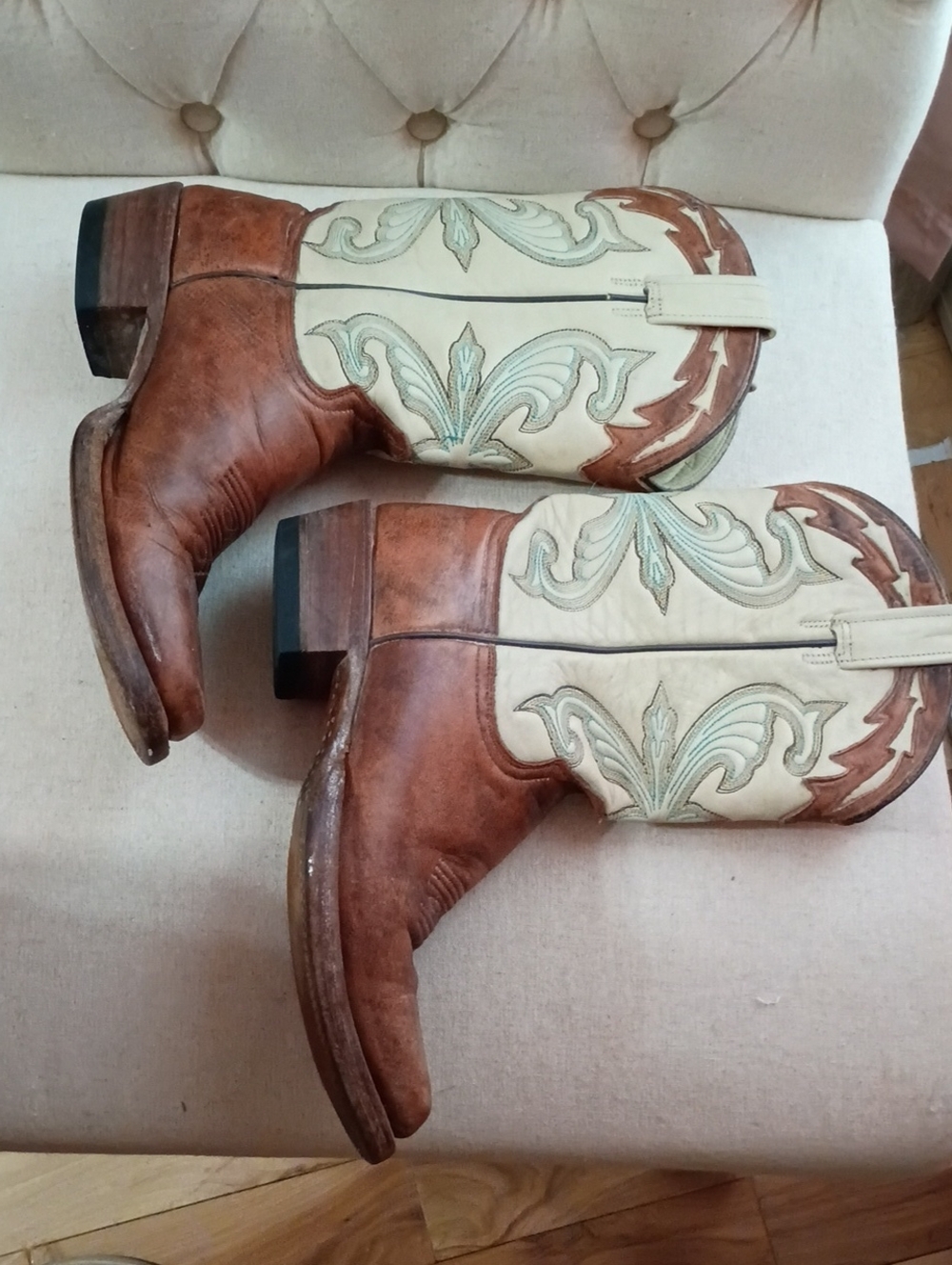 Classic Two-Tone Western Cowboy Boots - Cream & Brown